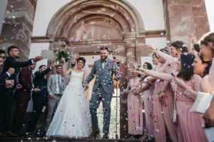 photographe mariage alsace wesserling sortie église sausheim